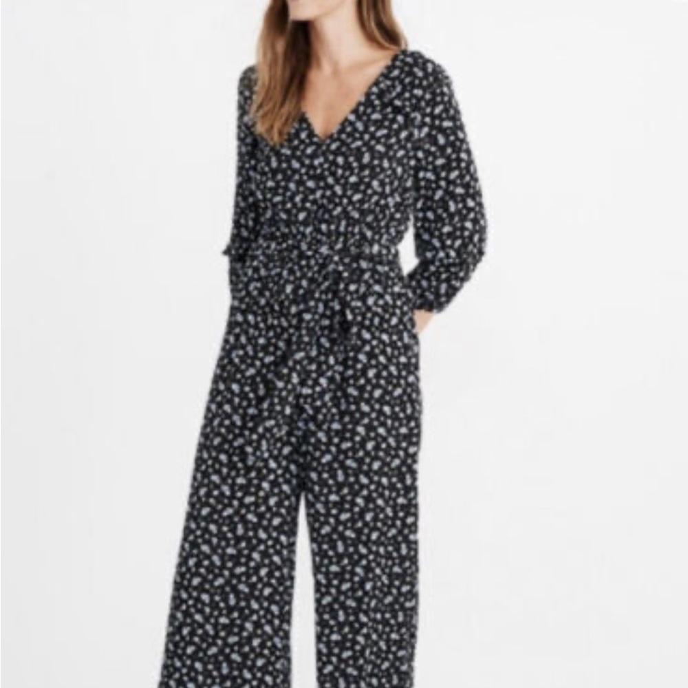Madewell navy crepe wide leg jumpsuit with tie. Size small back zipper.
